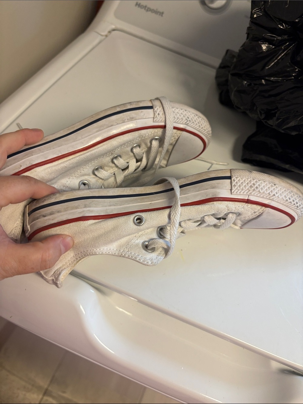 Converses - Picture 6 of 9